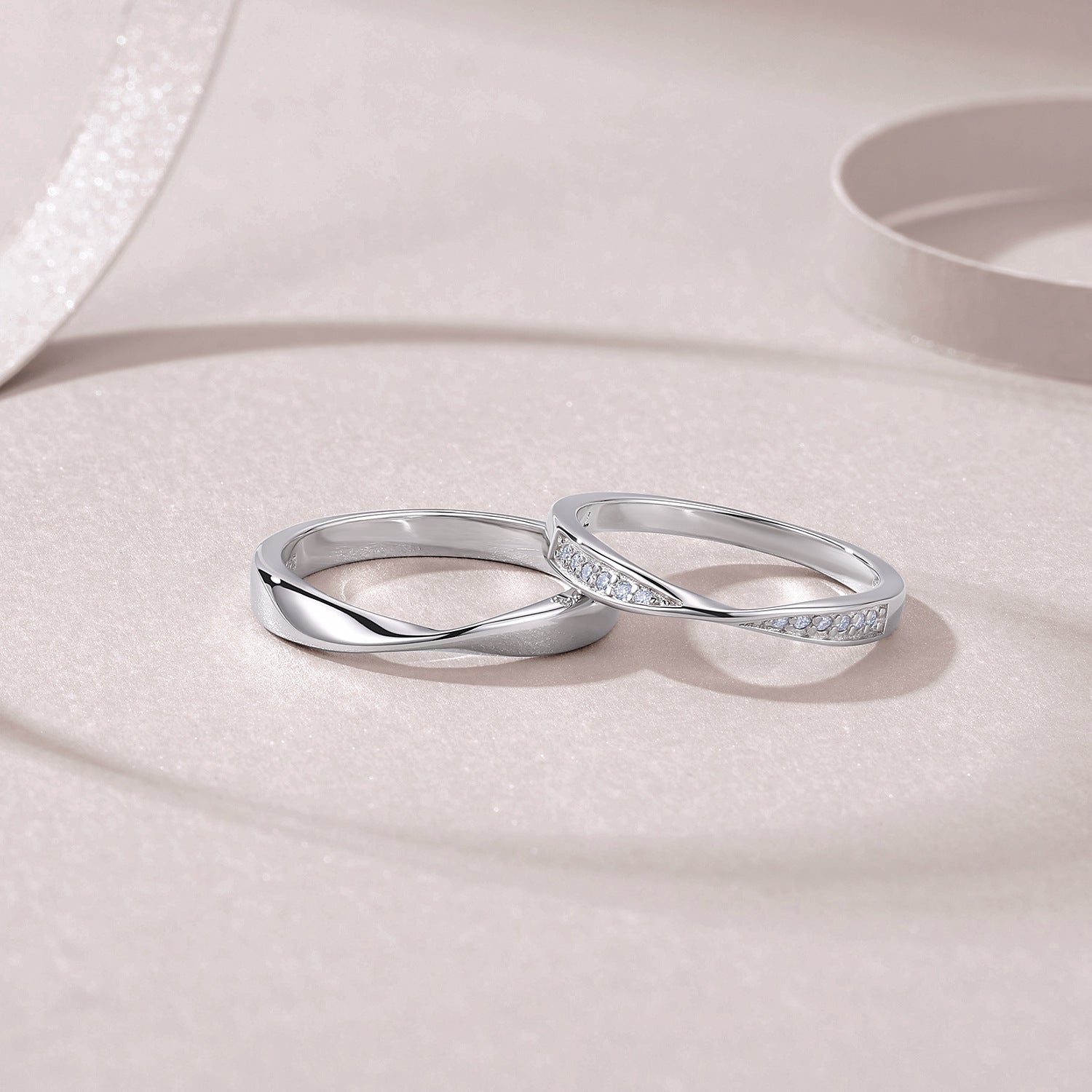 Möbius Moissanite Couple Rings