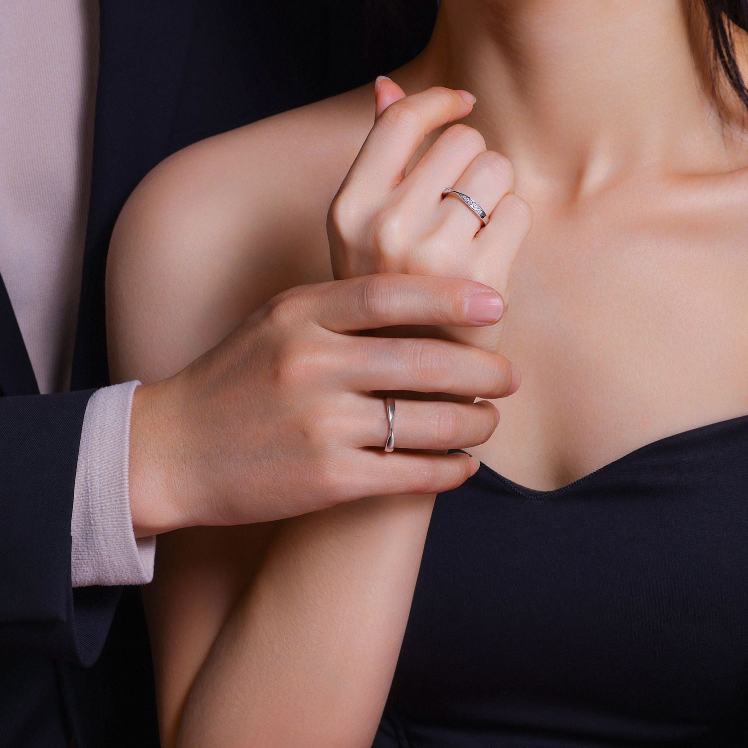 Möbius Moissanite Couple Rings