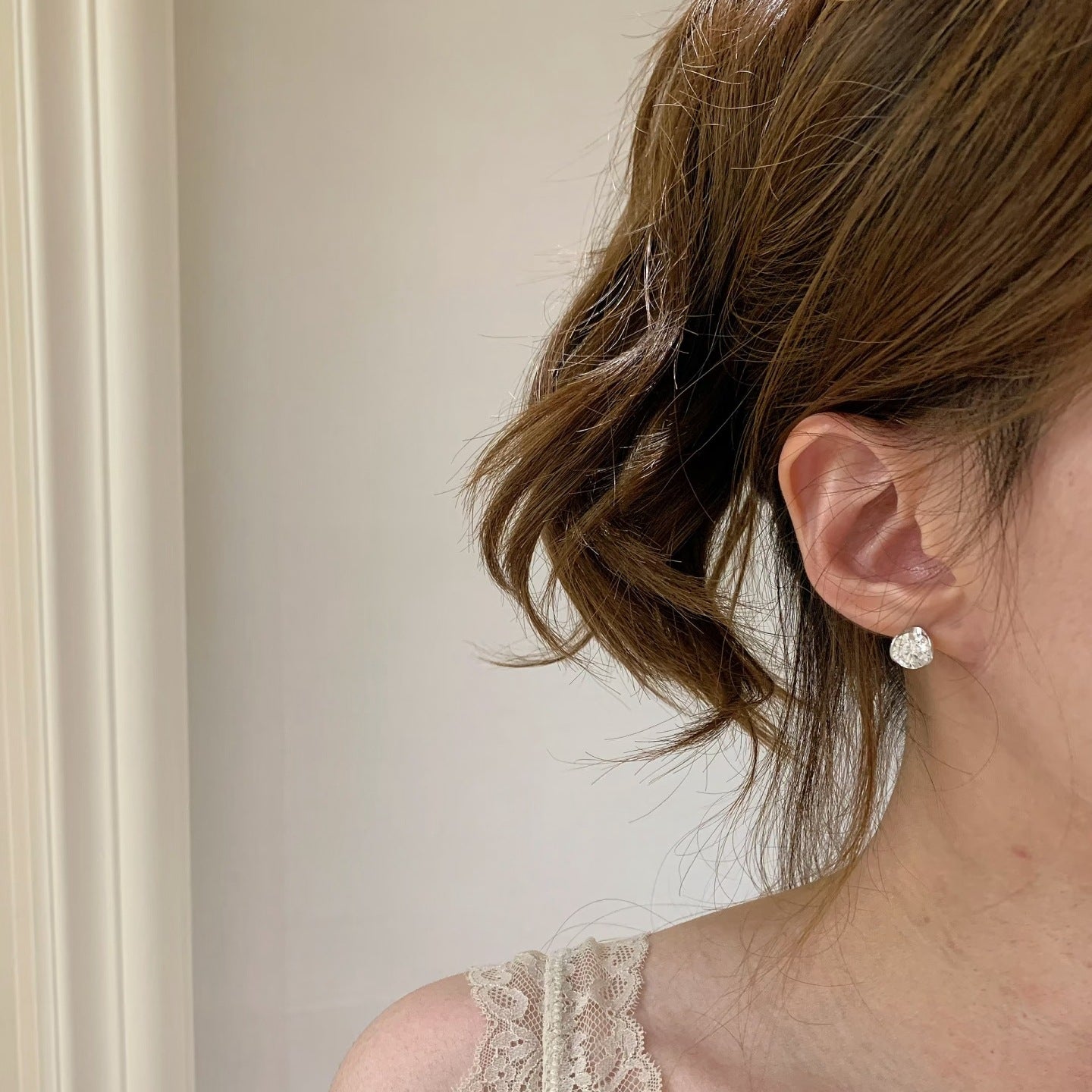 Simple and versatile moissanite earrings